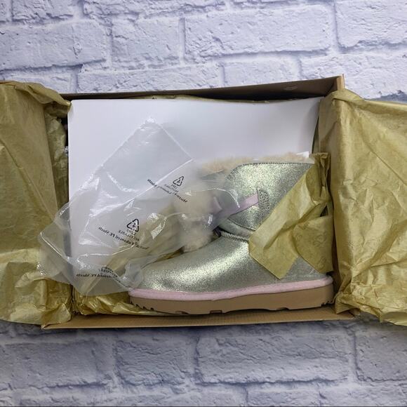 UGG Gita Bootie in Gold - Picture 8 of 10